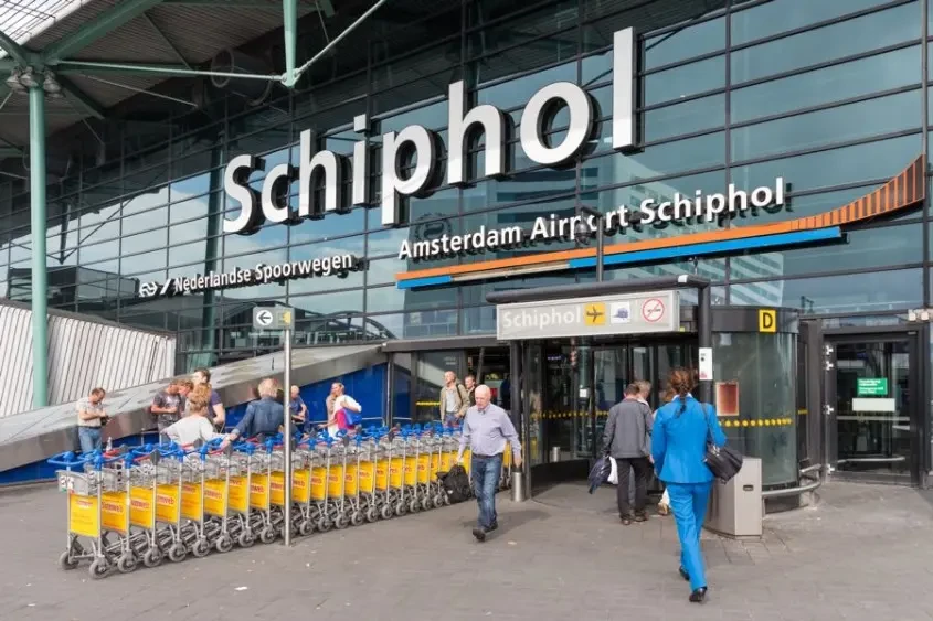 Schiphol Airport disposes of flight information boards via ITdonations