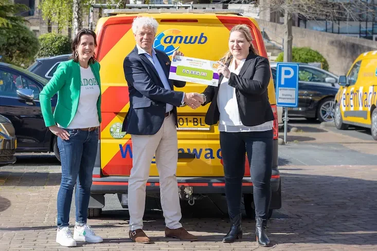 Donatie aan Stichting ALS na vervangen smartphones Wegenwacht