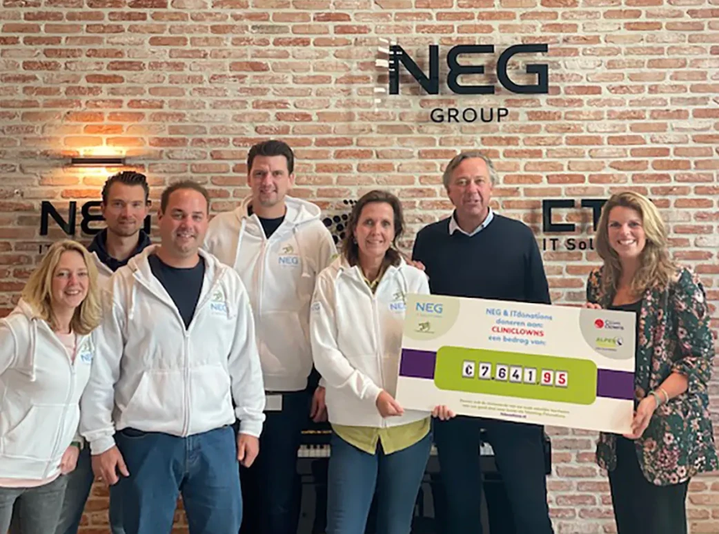 Cheque for CliniClowns from ITdonations - NEG-ITsolutions team