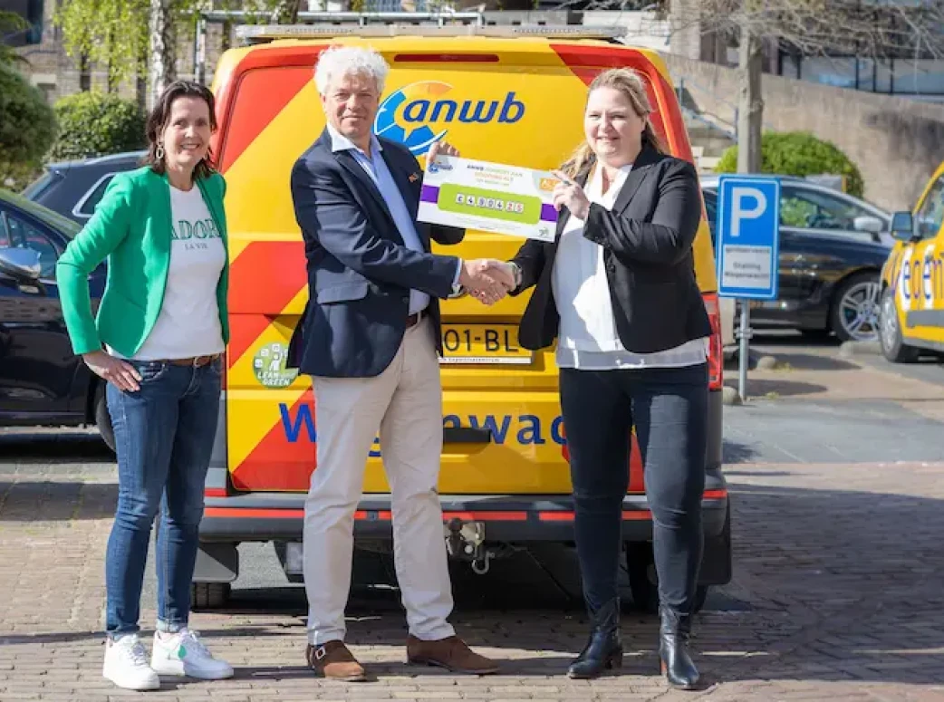 Donation to ALS Foundation after replacing smartphones Wegenwacht